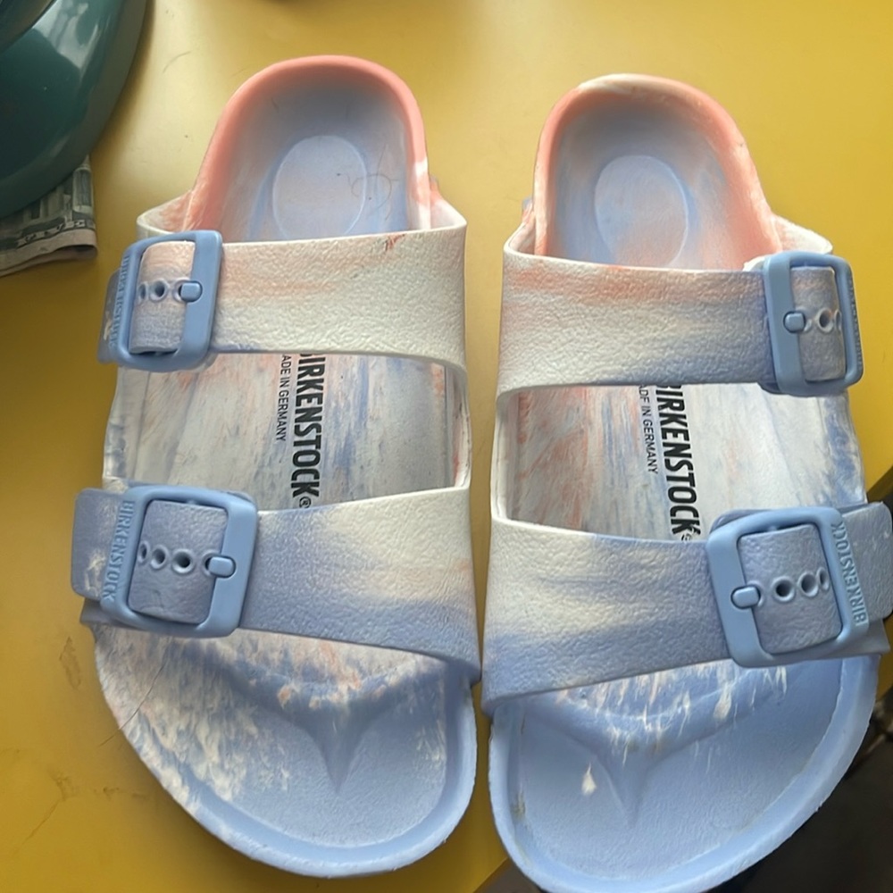 Broken stock Eva sandals